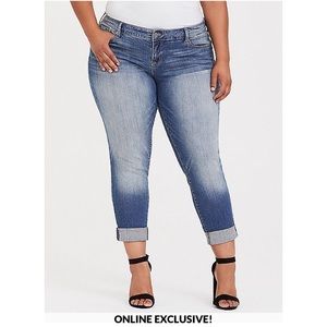 NWOT Torrid Boyfriend Jeans